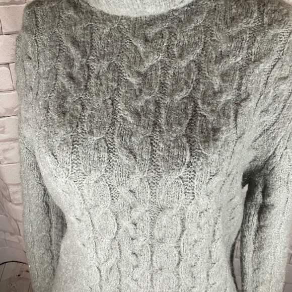 “ROOTS” Grey Cable Knit Sweater. - Picture 5 of 9